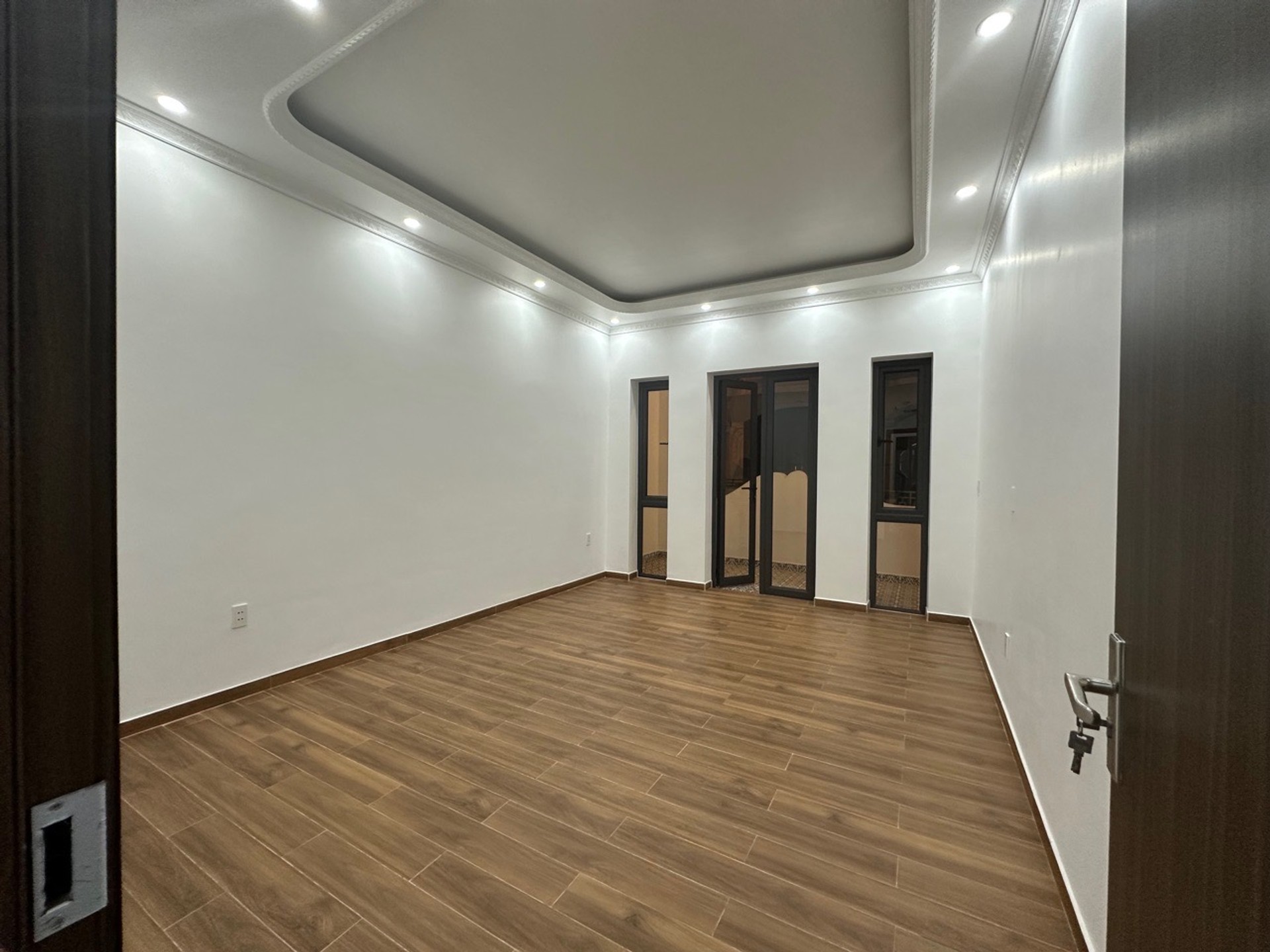 Nhà đẹp Trần Nguyên Hãn full nội thất - Ô tô tránh nhau - Khu VIP trung tâm