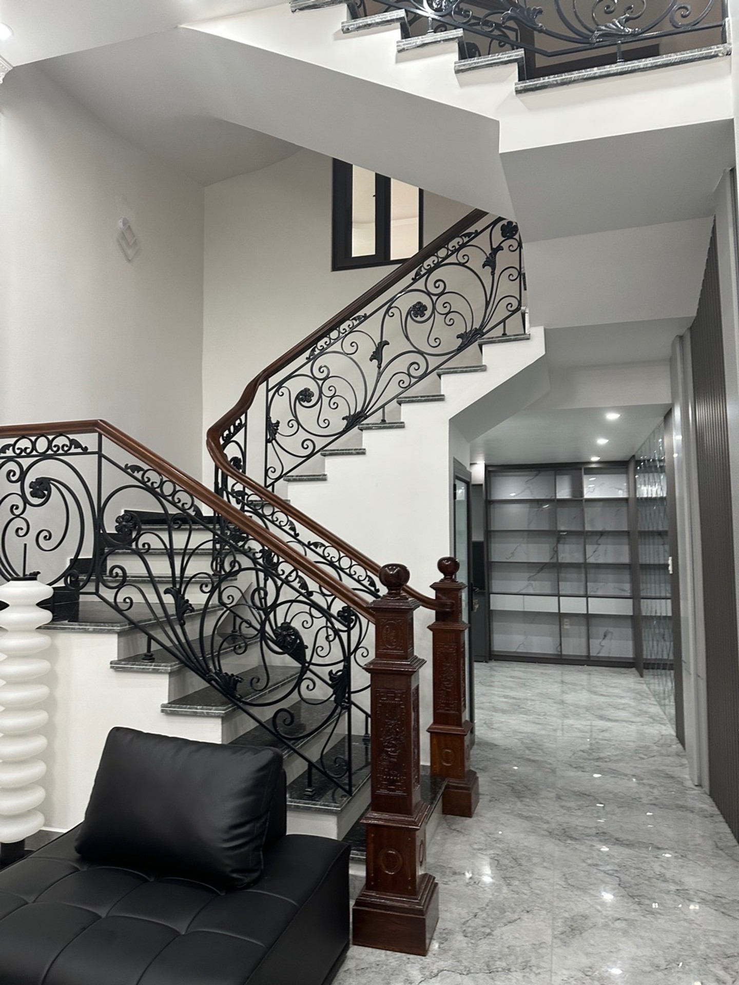 Nhà đẹp Trần Nguyên Hãn full nội thất - Ô tô tránh nhau - Khu VIP trung tâm
