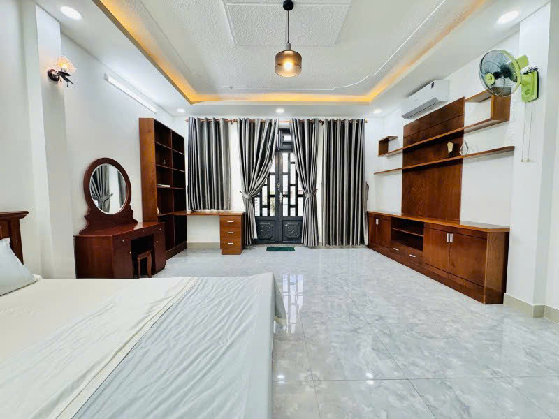 Bán nhà 4 tầng nở hậu 5.8m HXH thông Phạm Văn Bạch 100m2 gần chợ KD tốt chỉ 12.9 tỷ.