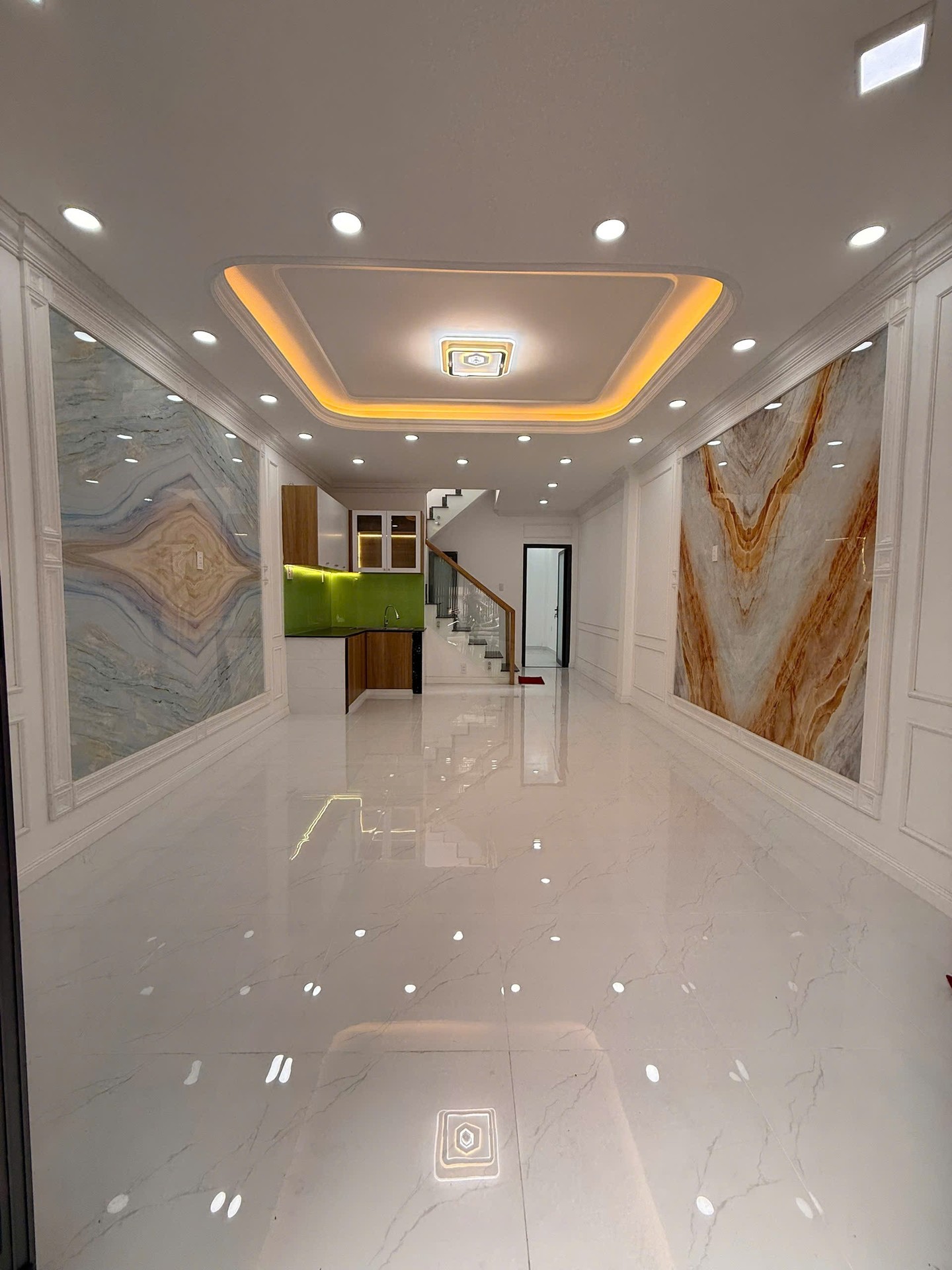 NHÀ 2 TẦNG 4 PHÒNG NGỦ, MỚI XÂY VÀO Ở NGAY - HẺM OTO ĐỖ CỬA, LỘ GIỚI CHỈ CÓ CHÚT XÍU - PHƯỜNG BÌNH HƯNG HOÀ