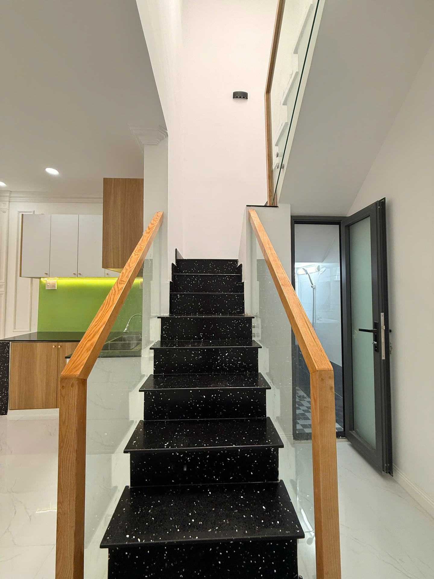 NHÀ 2 TẦNG 4 PHÒNG NGỦ, MỚI XÂY VÀO Ở NGAY - HẺM OTO ĐỖ CỬA, LỘ GIỚI CHỈ CÓ CHÚT XÍU - PHƯỜNG BÌNH HƯNG HOÀ