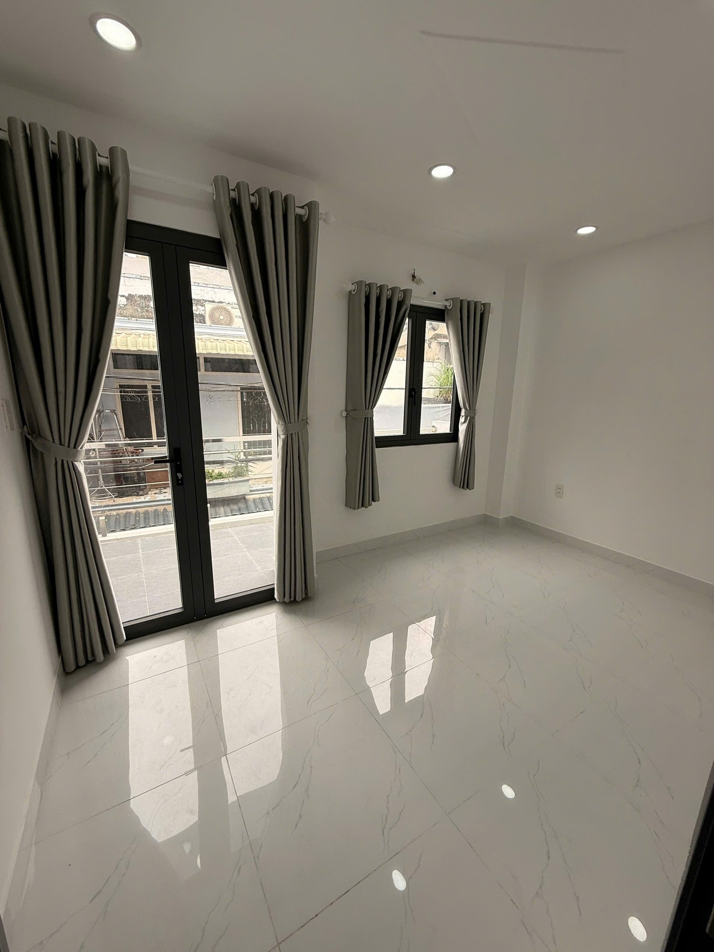 NHÀ 2 TẦNG 4 PHÒNG NGỦ, MỚI XÂY VÀO Ở NGAY - HẺM OTO ĐỖ CỬA, LỘ GIỚI CHỈ CÓ CHÚT XÍU - PHƯỜNG BÌNH HƯNG HOÀ-3