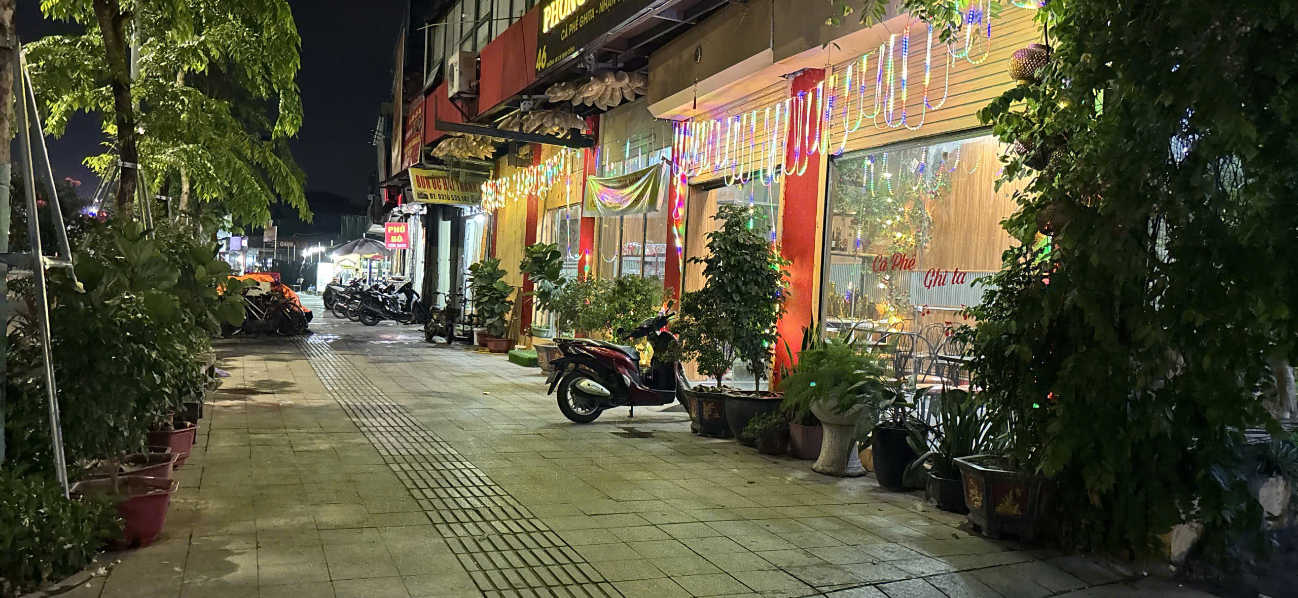 SANG NHƯỢNG PHÒNG TRÀ – CÀ PHÊ ĐANG HOẠT ĐỘNG
