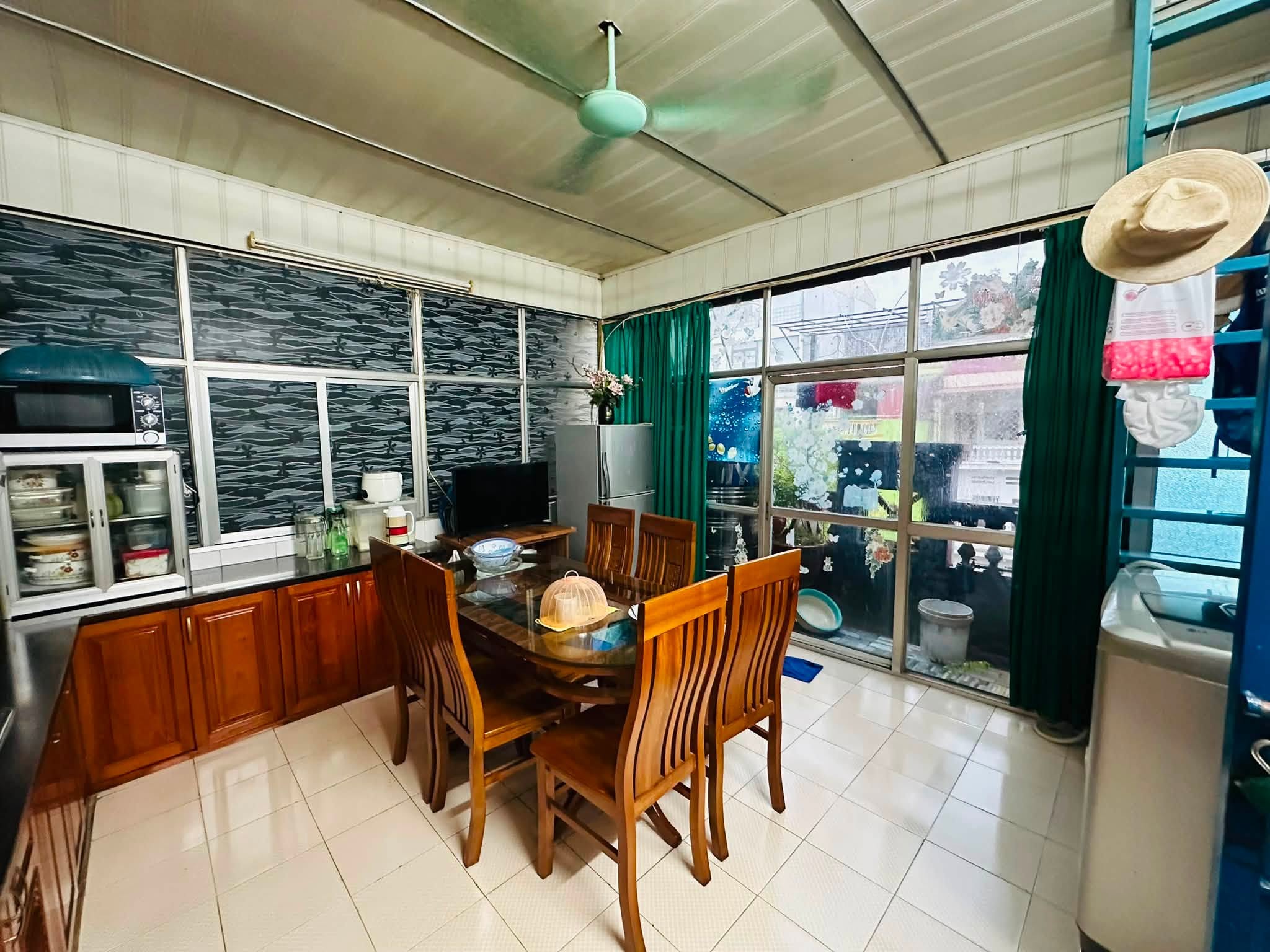 Bán nhà Lê Thanh Nghị, 32m2, 5 tầng, mặt tiền 6.8m, 16 tỉ, vỉa hè, kinh doanh đỉnh