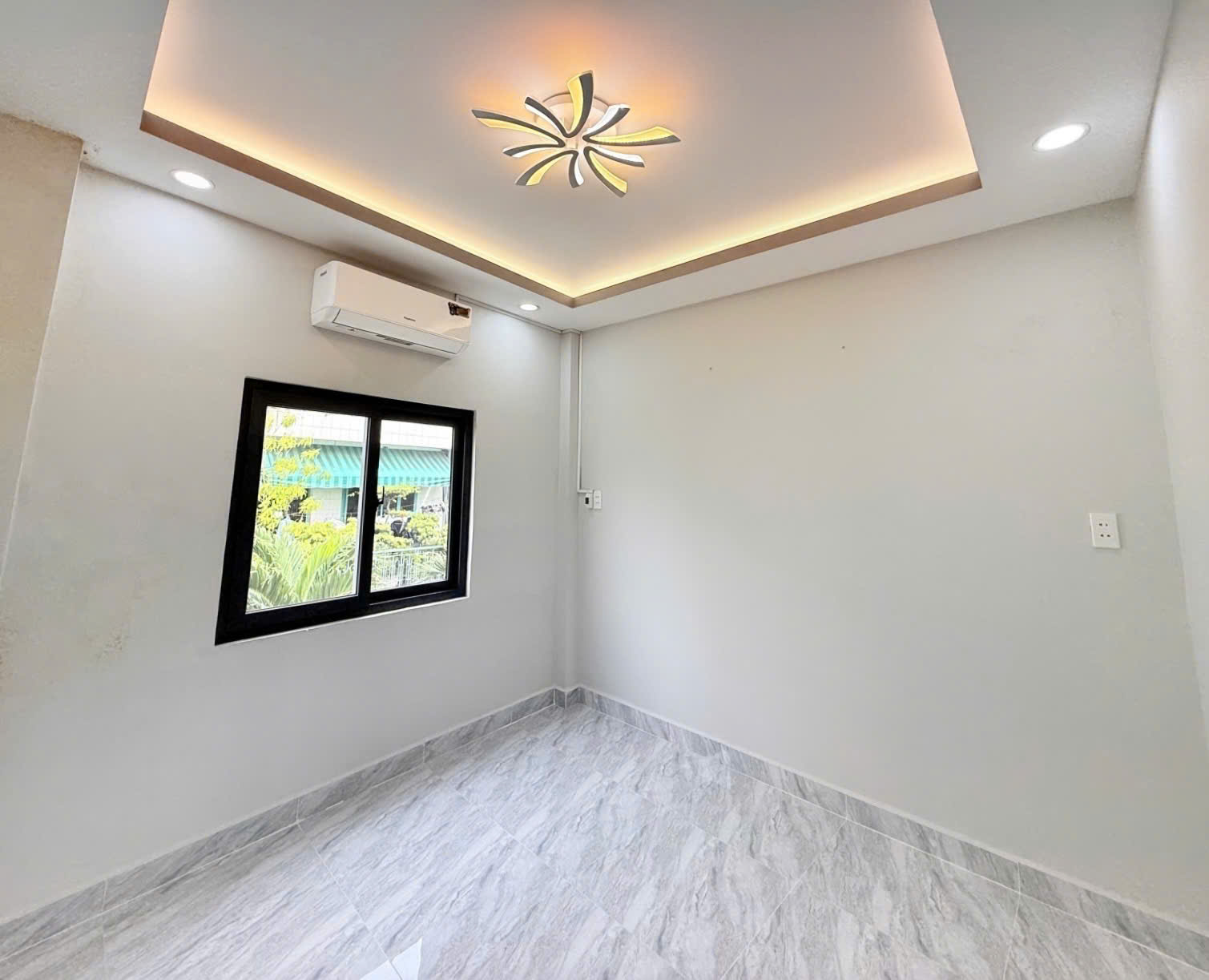 Bán nhà mặt tiền Trần Văn Đang, QUẬN 3, DT 3.3 x 5m, 3 Tầng, giá 4 tỷ