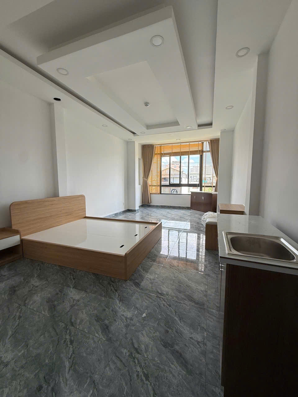 CHO THUÊ CĂN HỘ DỊCH VỤ và NGUYÊN TẦNG – MẶT TIỀN PHAN XÍCH LONG, PHƯỜNG CẦU KIỆU, TP.HCM