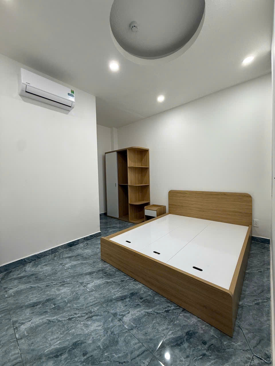 CHO THUÊ CĂN HỘ DỊCH VỤ và NGUYÊN TẦNG – MẶT TIỀN PHAN XÍCH LONG, PHƯỜNG CẦU KIỆU, TP.HCM