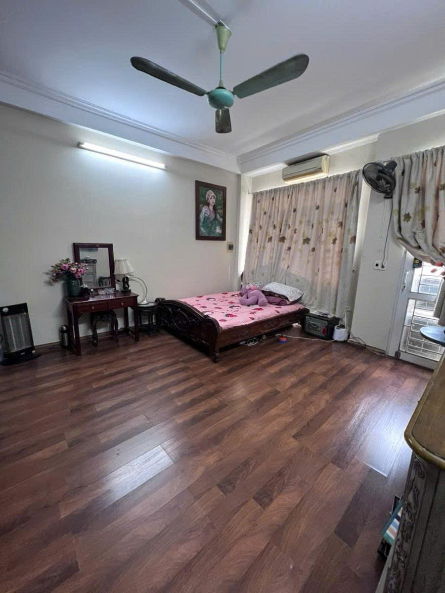 Bán nhà Ngô Gia Tự 40m 4 tầng MT4.4m ngõ nông ô tô đỗ nhỉnh 10 tỷ