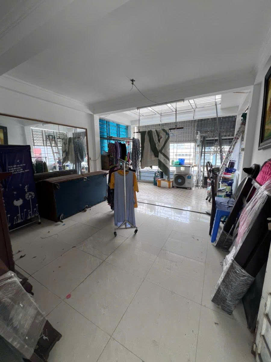 Bán nhà Ngô Gia Tự 40m 4 tầng MT4.4m ngõ nông ô tô đỗ nhỉnh 10 tỷ