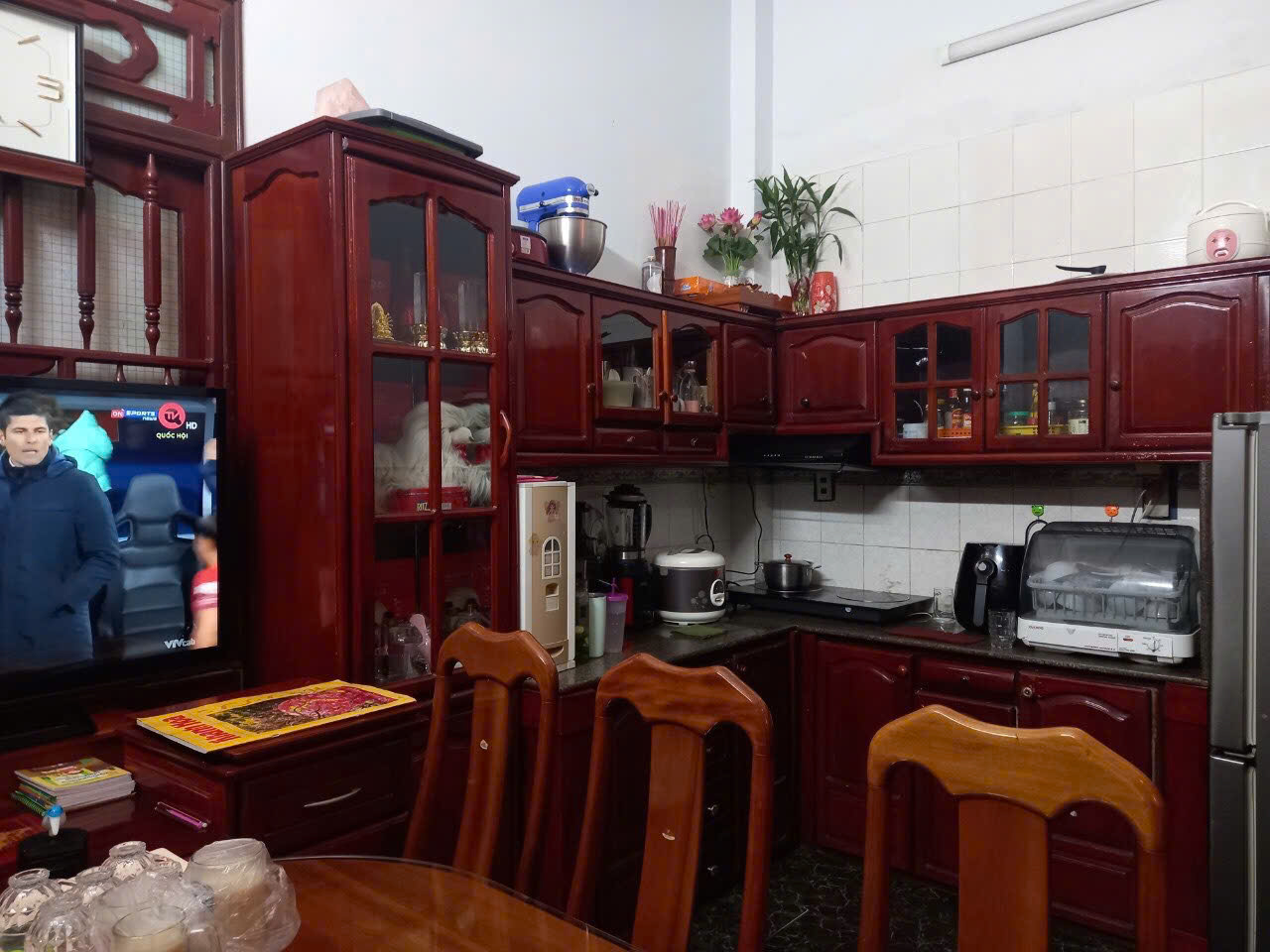 Bán nhà 3 tầng tâm huyết hẻm Nguyễn Thiện Thuật chợ đêm , P.Lộc Thọ - Nha Trang 
DT: 52m nở hậu đẹp 
- 
Giá bán: 8,5tỷ - Lh : 0905.724.084 Ngọc Bích