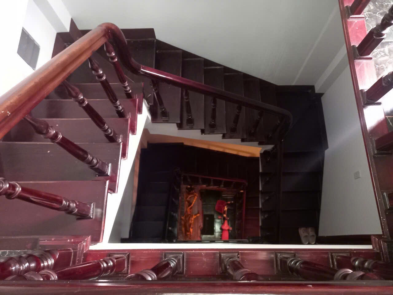 Bán nhà 3 tầng tâm huyết hẻm Nguyễn Thiện Thuật chợ đêm , P.Lộc Thọ - Nha Trang 
DT: 52m nở hậu đẹp 
- 
Giá bán: 8,5tỷ - Lh : 0995588665 Phạm Hải