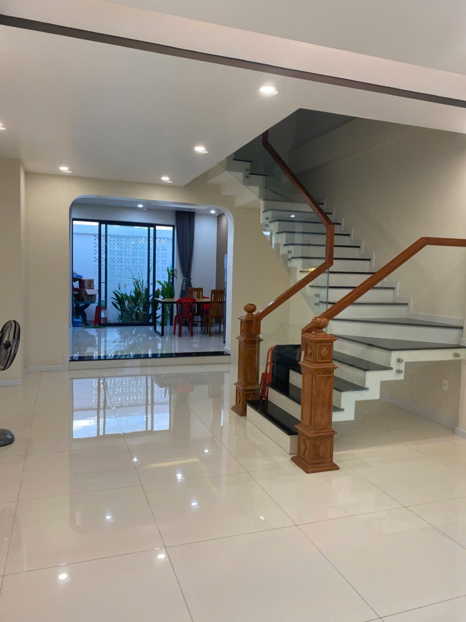 ►  BÁN NHÀ ĐẸP 3 TẦNG BÊ TÔNG CỐT THÉP - ĐƯỜNG NHỰA 12M - SẴN SỔ HỒNG - FULL THỔ CƯ.