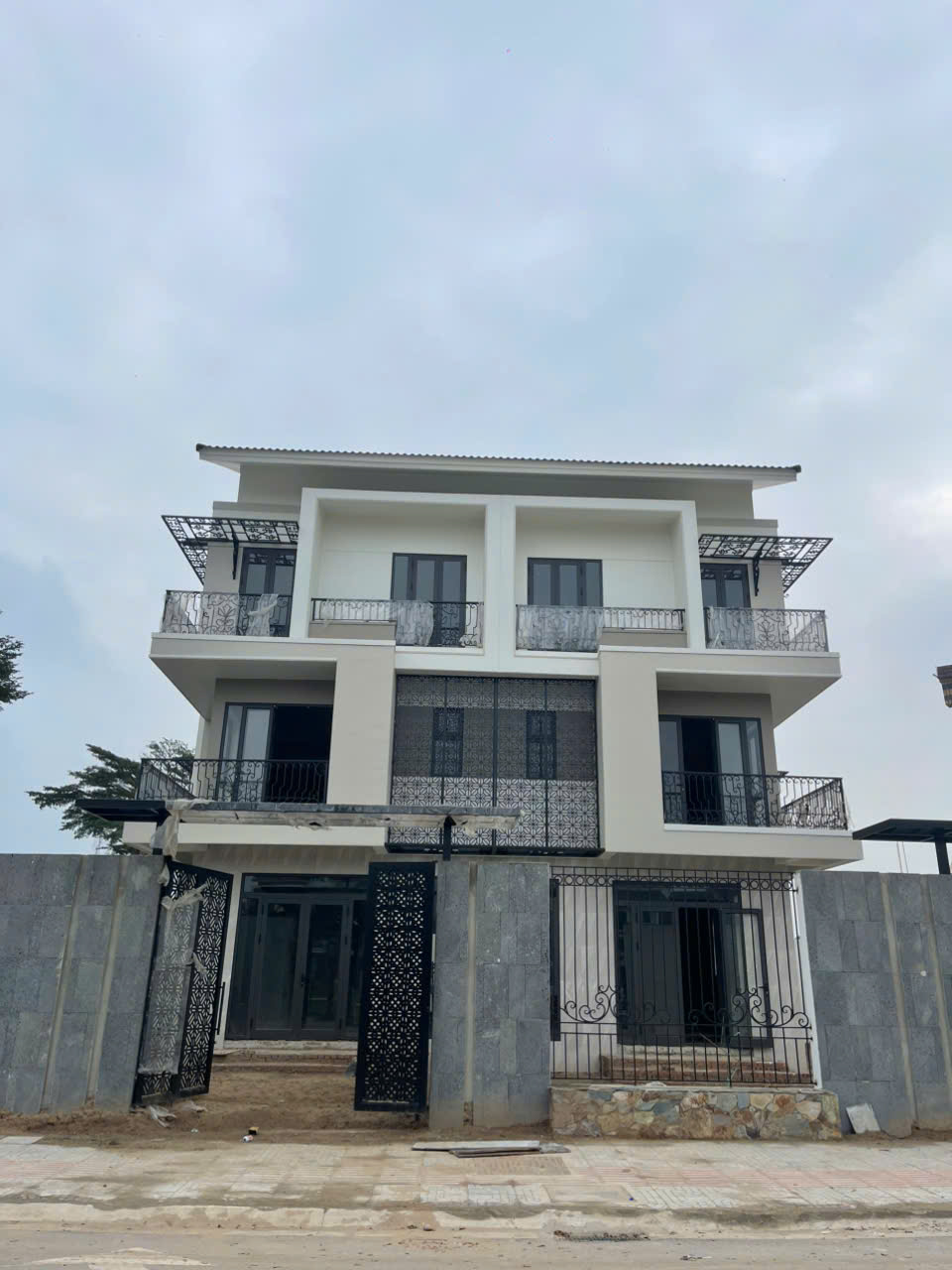 Chỉ cần 30% ( 5,56 tỷ ) vốn ban đầu sở hữu biệt thự song lập hướng Nam 225m² tại Centa Riverside – 