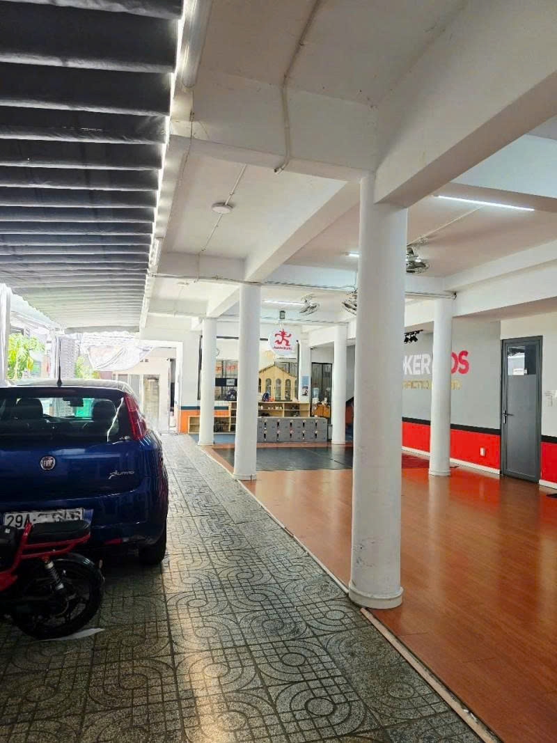 Bán Nhà Mặt tiền Núi Thành - giao Cộng Hòa, DT: 15x38m, 4 Tầng, 1 đời chủ, chỉ 89 Tỷ.