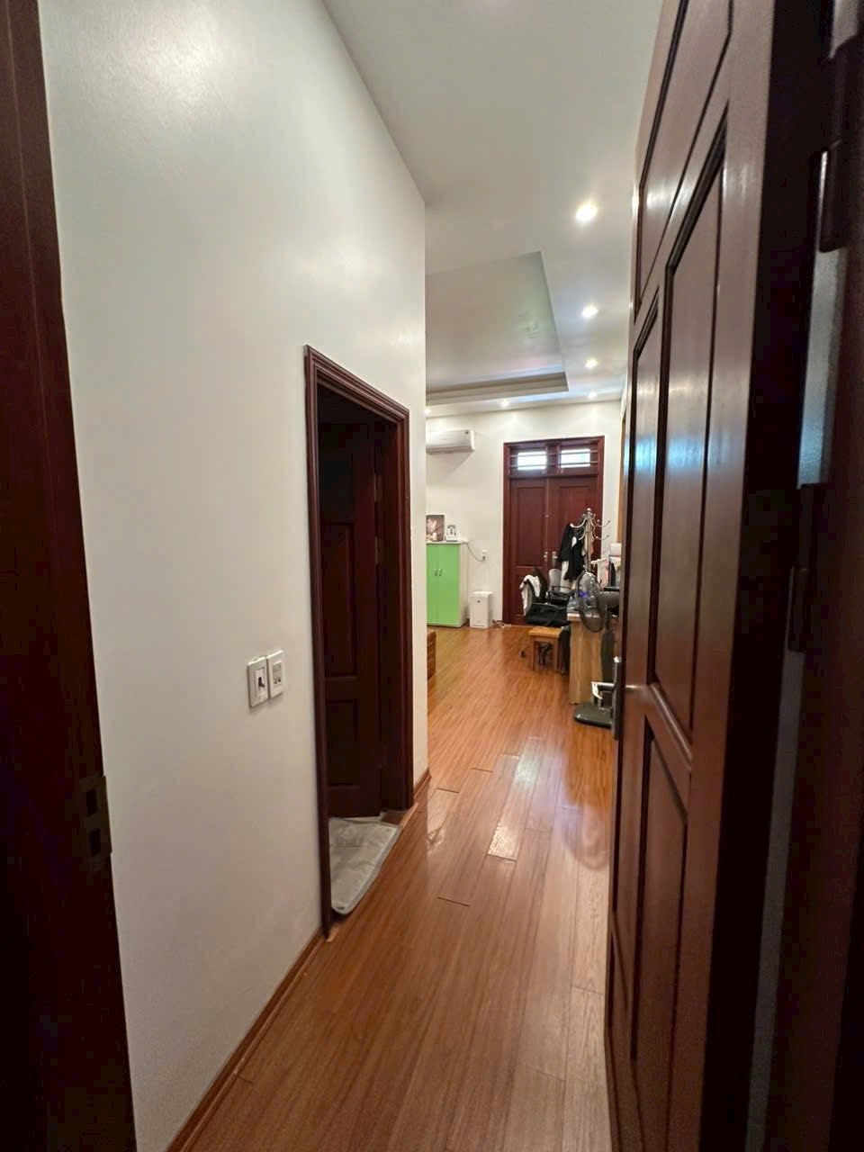Bán nhà 4 tầng mặt phố KĐT phường Tân Bình, TP Hải Dương, 67.5m2, mt 4.5m, full nội thất, chỉ 5.x t