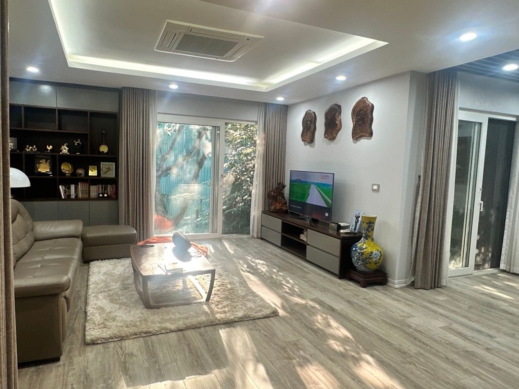 Chủ vào SG cần chuyển nhượng gấp Biệt Thự 185m2, 4 tầng, cây xanh bóng mát quanh năm chỉ 4x tỷ