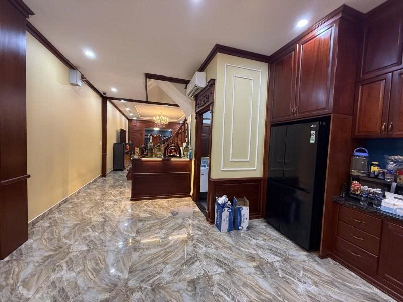 Bán nhà Mặt tiền Quách Hữu Nghiêm - ngay Nguyễn Sơn, 5,1x26m, 4 Tầng mới, 6PN, 17,9 Tỷ.