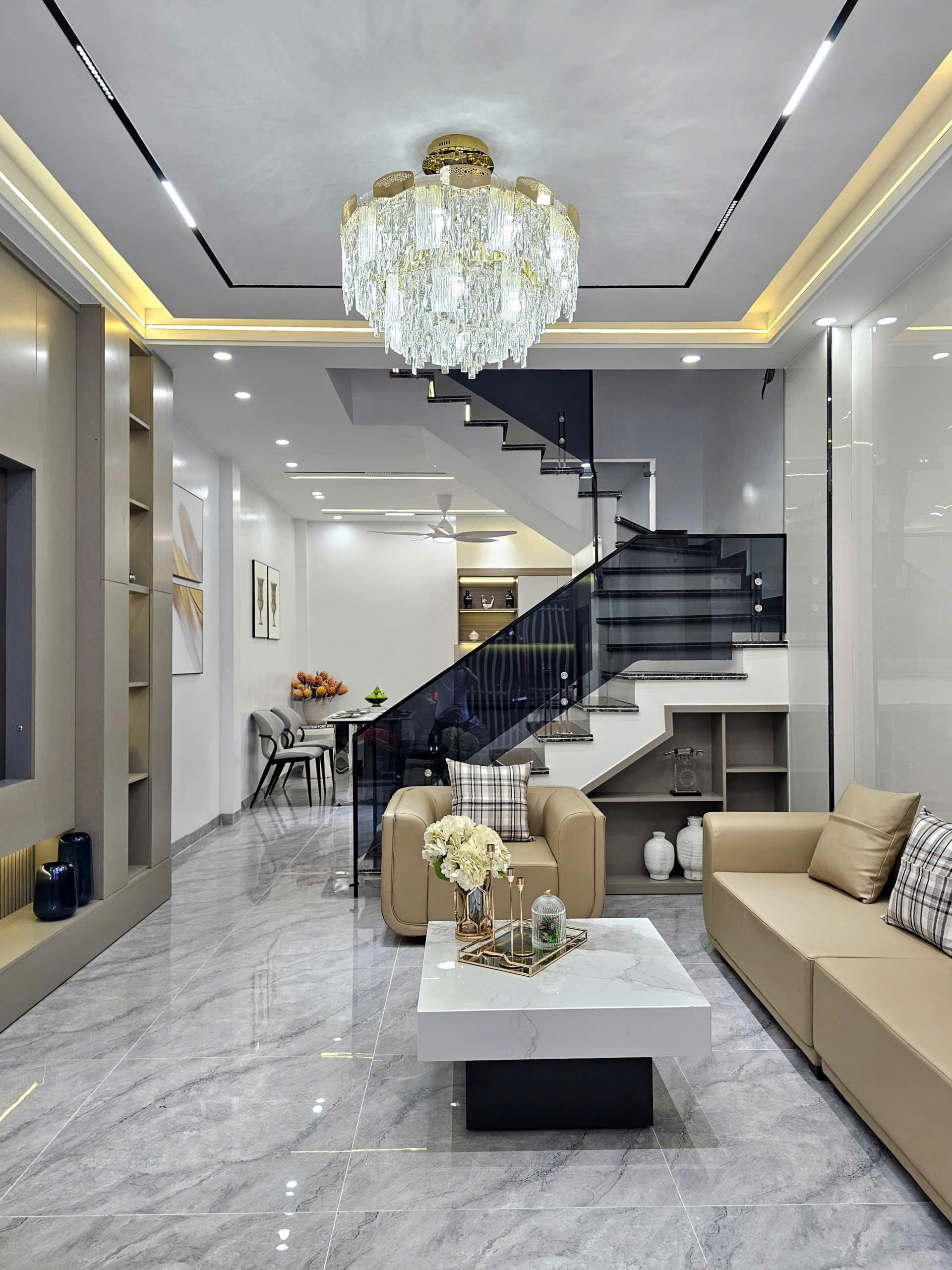 BÁN NHÀ XÂY MỚI – CHỢ HÀNG THÔNG, HỒ SEN

Diện tích: 42m² (thực tế 44m²) x 4 tầng