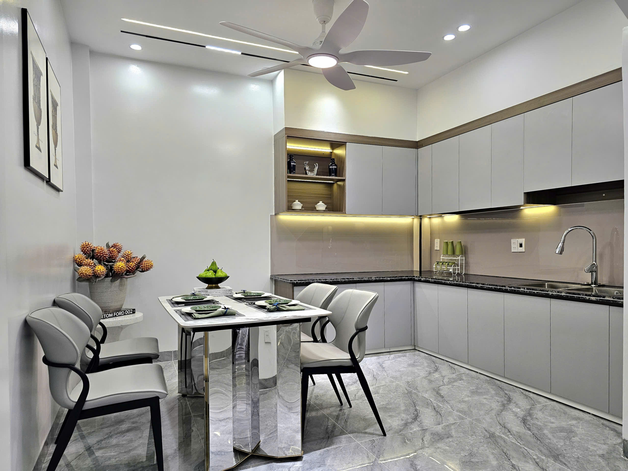 BÁN NHÀ XÂY MỚI – CHỢ HÀNG THÔNG, HỒ SEN

Diện tích: 42m² (thực tế 44m²) x 4 tầng-3
