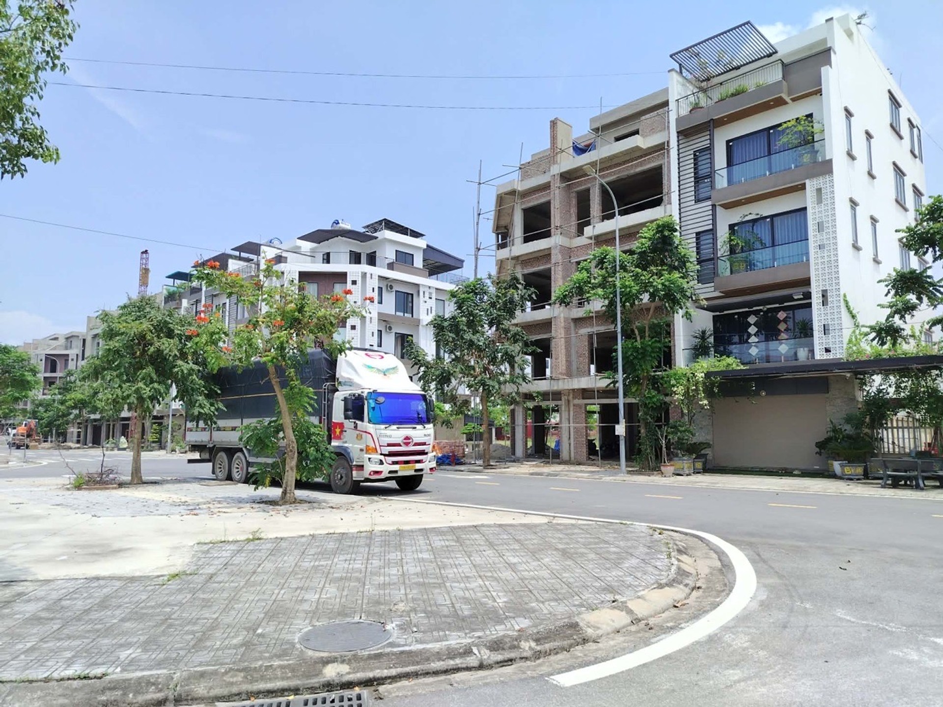 Tái định cư Ngọc Thuỵ - 40m2, 6 tầng thang máy, garage ô tô, vỉa hè ô tô tránh nhau chỉ 1x tỳ
