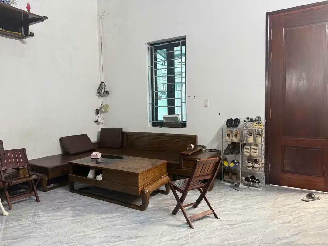 BÁN ĐẤT TẶNG NHÀ CẤP 4.
Sang phố: Cổ Nhuế 50m2, mt4m, 7.7 tỷ, Bắc Từ Liêm