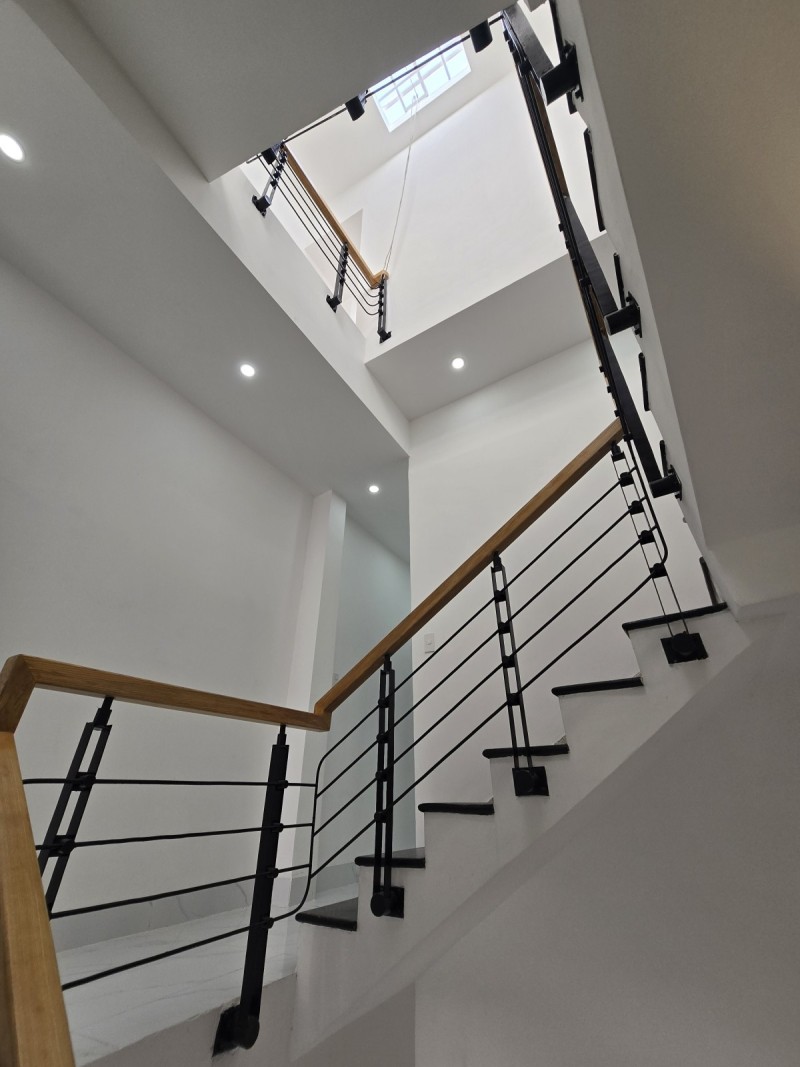 ♪ MT Hoàng Diệu 2 chiều, 77m2, 2 mặt thoáng, 3 tầng đẹp, 7PN, KD cực ngon, Giảm sâu 1 tỷ