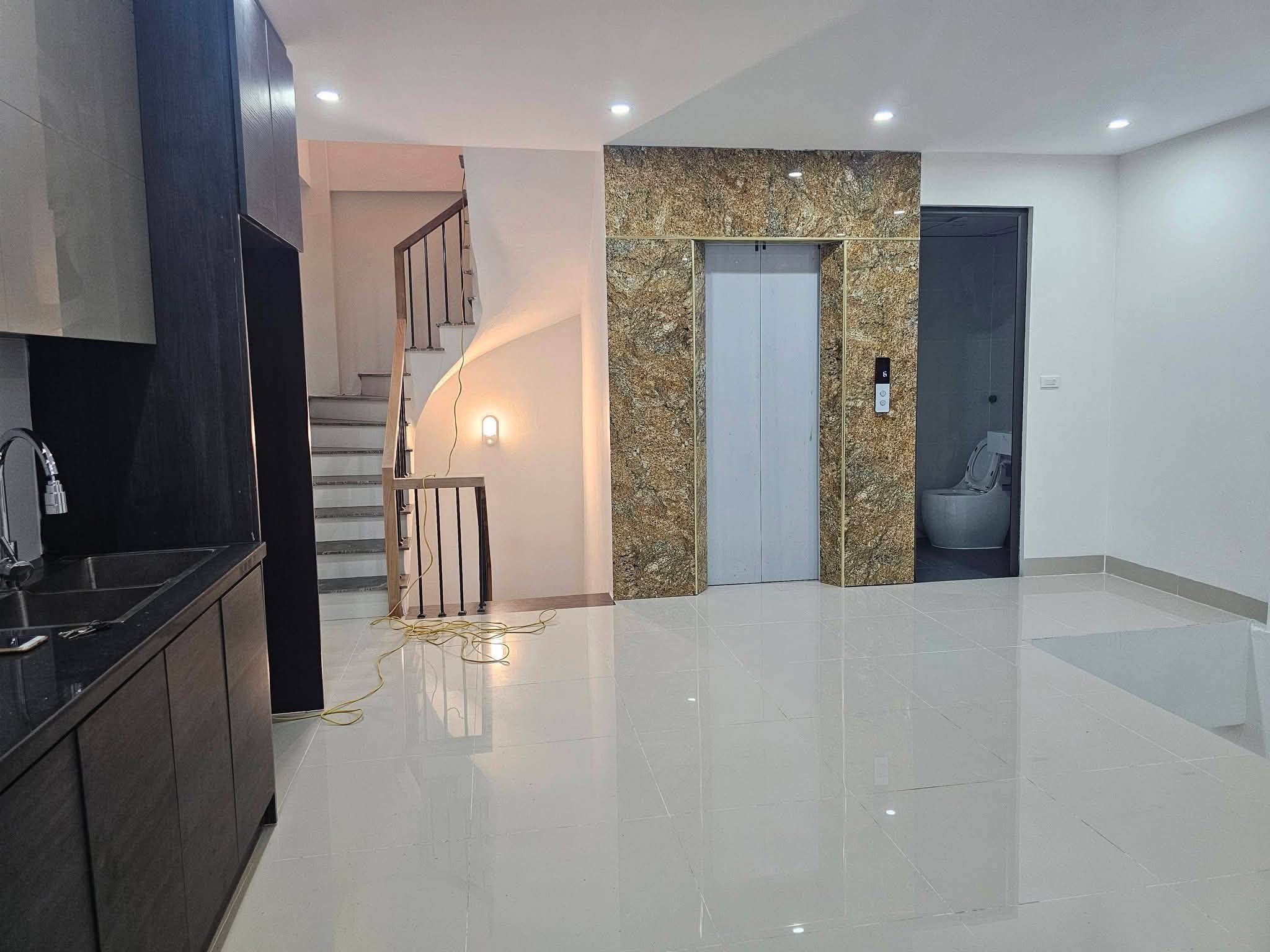 TÒA NHÀ 6 TẦNG TM VŨ TÔNG PHAN, THANH XUÂN - LÔ GÓC - 40 M2 - MT 5,2 M - 15,5 TỶ