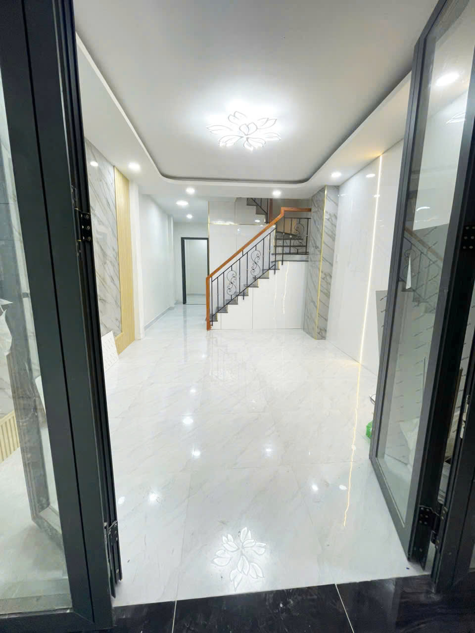 Nhà 2 tầng nở hậu hẻm 125 Nguyễn Thị Tần P.Chánh Hưng (P1Q8). Giá 4,68 tỷ bớt lộc
