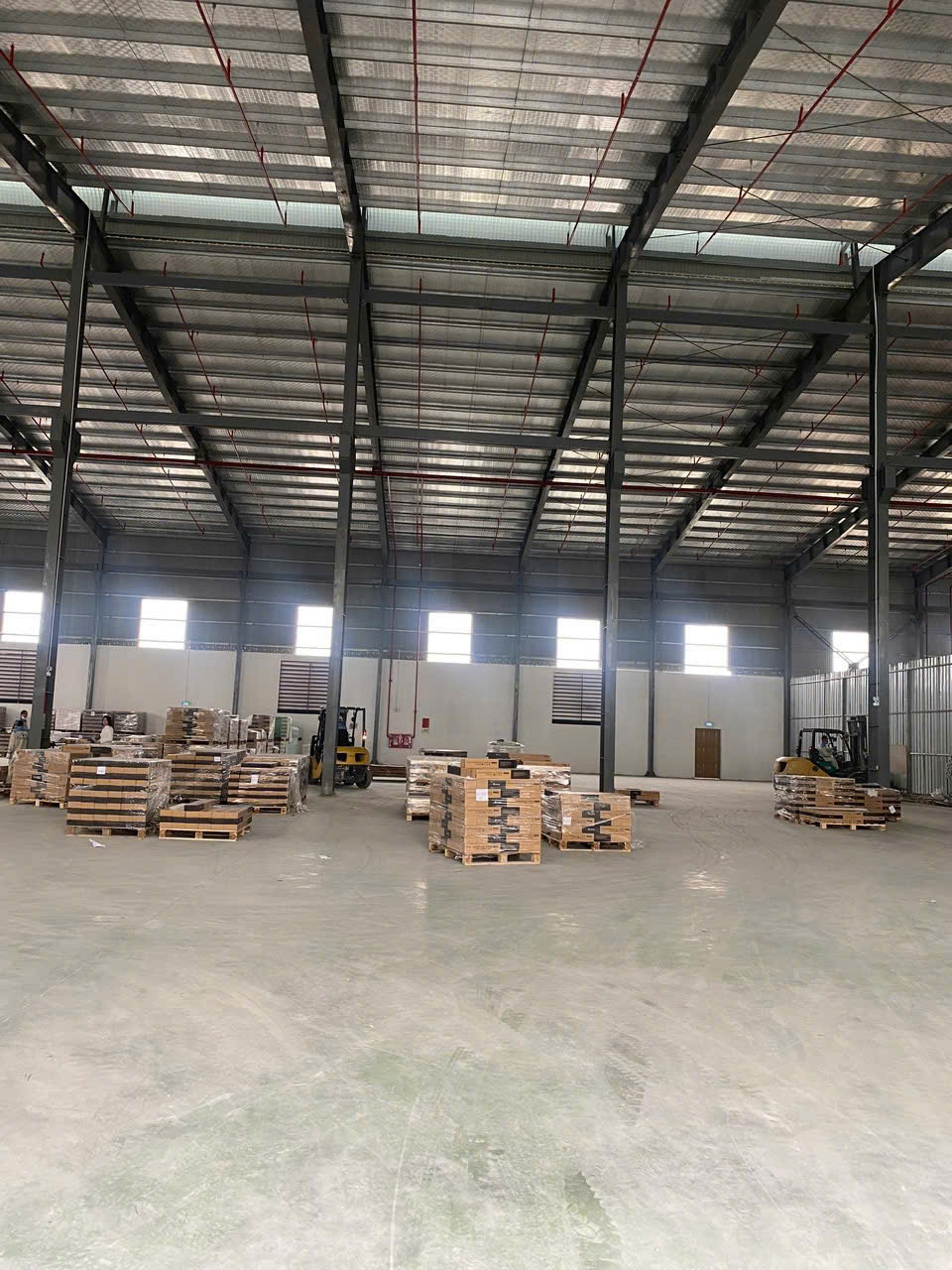 cho thuê xưởng tại đường quốc lộ 32 đoạn Bà Vì, Hà Nội. Diện tích 1000m2 , Xưởng thiết kế khung Zamil 12m giá 65k