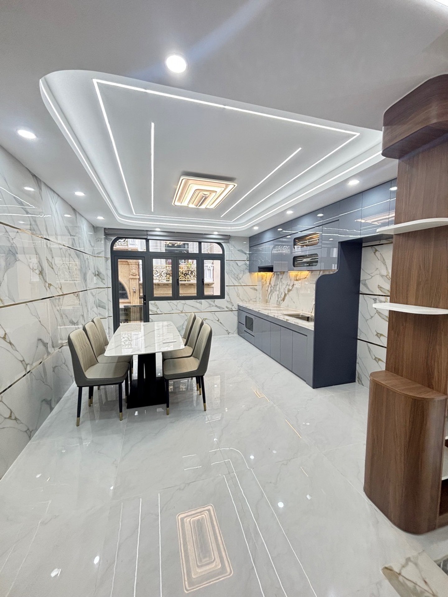 Bán nhà Bình Tân,5 tầng,4x15,(60m2), xe tải tránh nhau.Chỉ nhỉnh hơn 7 tỷ