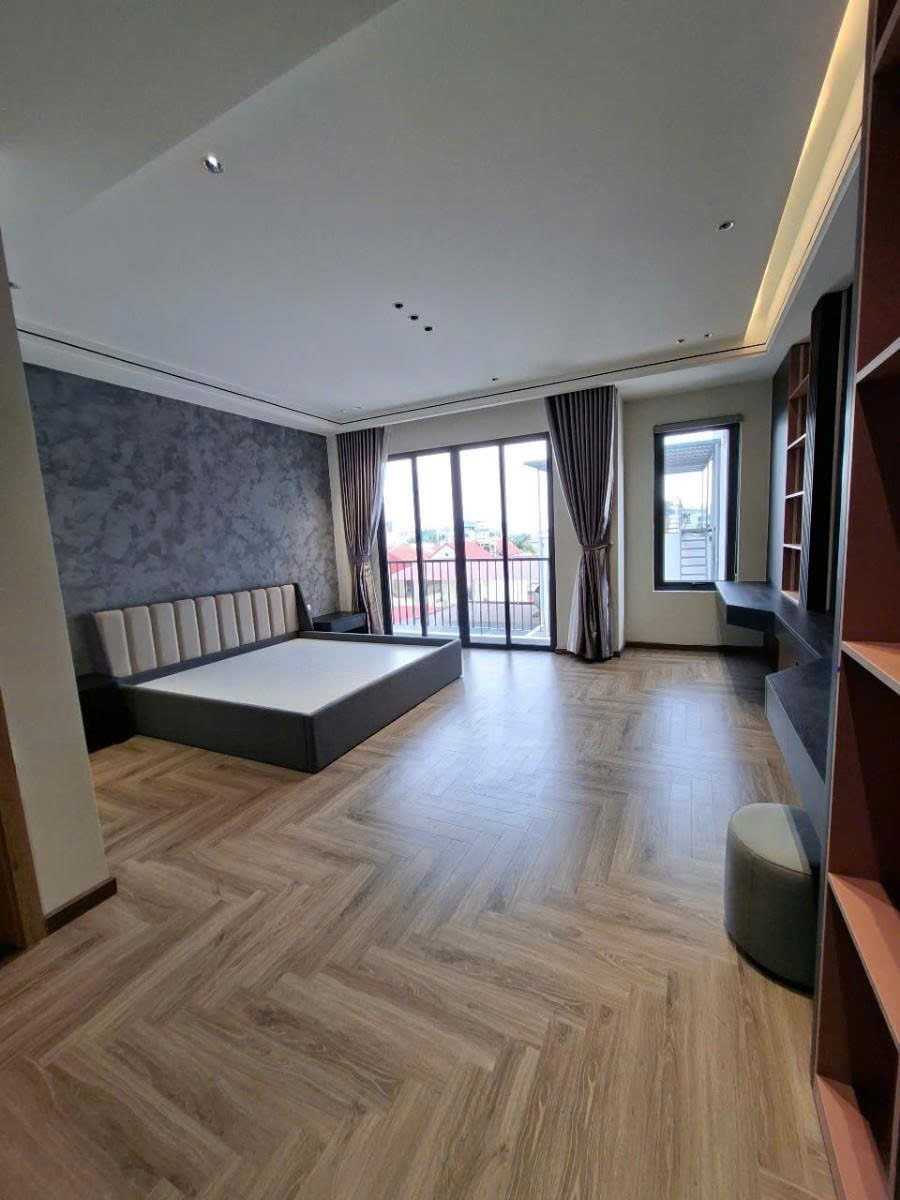 Bán nhà Nguyễn Văn Linh 50m 7 tầng MT5.3m kinh doanh gara ô tô nhỉnh 12 tỷ