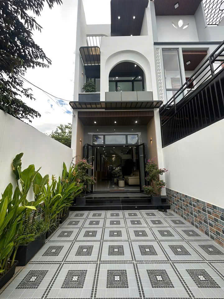 Giảm ngay 300 triệu - Bán gấp nhà 2 tầng kiệt ô tô Vũ Lăng, TP. Đà Nẵng - Full nội thất, chỉ 5,3 tỷ