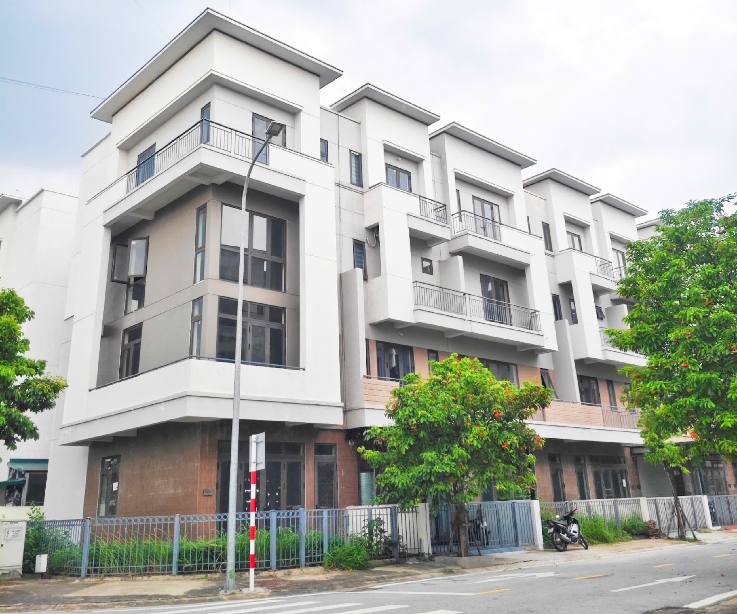 SHOPHOUSE 75M² xây 4 tầng ĐỐI DIỆN CHÂN ĐẾ CHUNG CƯ TẠI CENTA VSIP TỪ SƠN