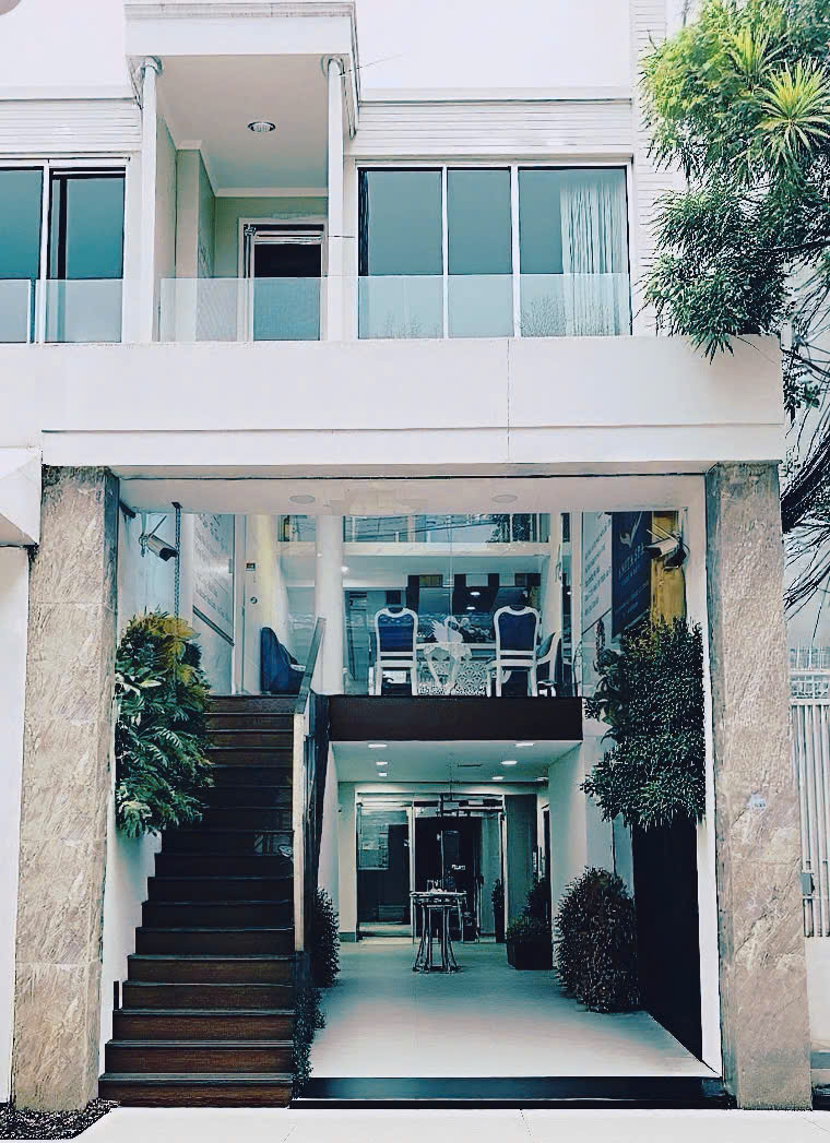 Nhà phố đẹp, cho Spa thuê  2.000usd/tháng - TT Q1, ngay chợ Bến Thành - 4 Tầng, 63m2 – Chỉ 22 tỷ - Đường thông, Ôtô tránh, Có sân đậu ôtô