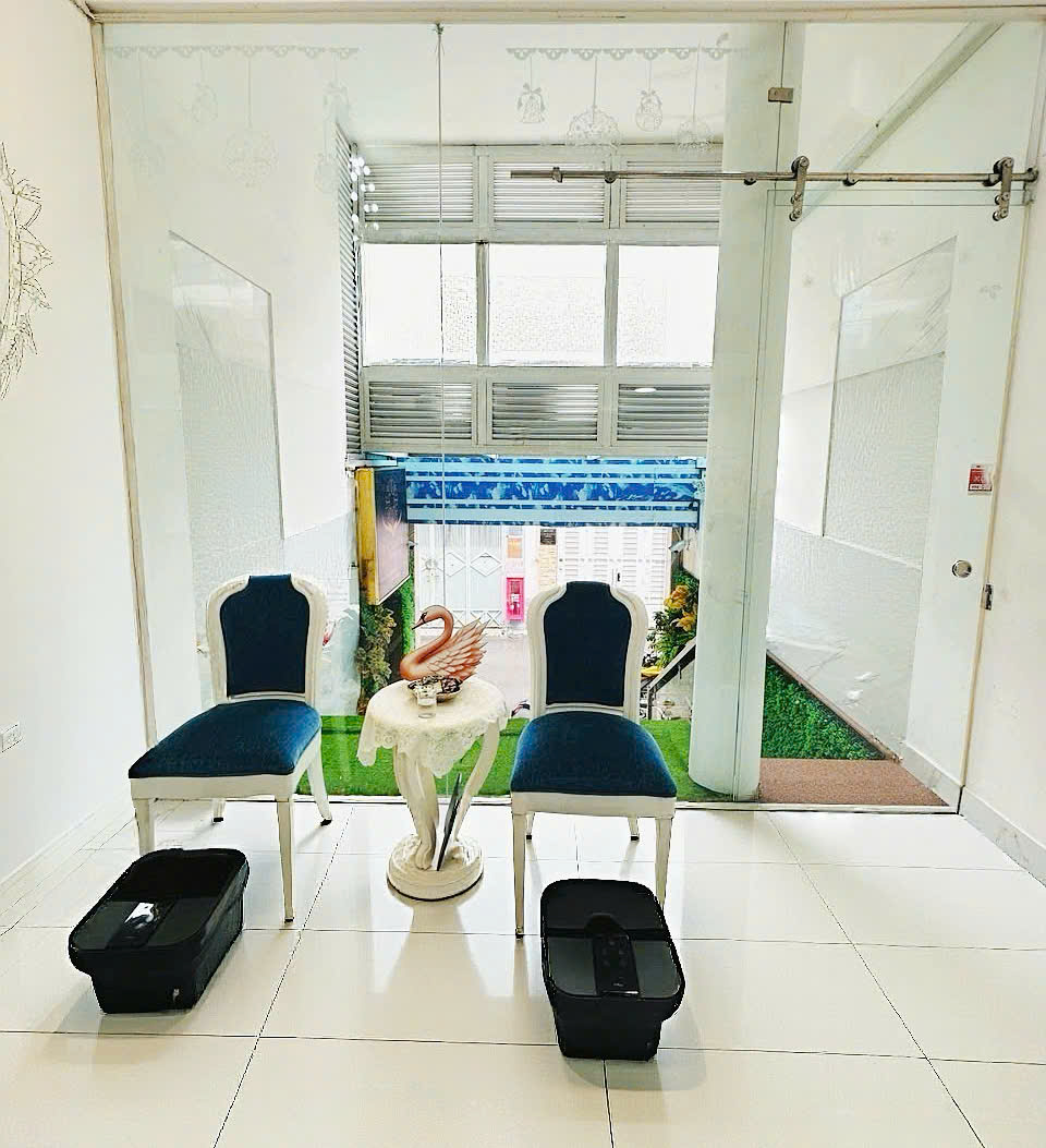 Nhà phố đẹp, cho Spa thuê  2.000usd/tháng - TT Q1, ngay chợ Bến Thành - 4 Tầng, 63m2 – Chỉ 22 tỷ - Đường thông, Ôtô tránh, Có sân đậu ôtô