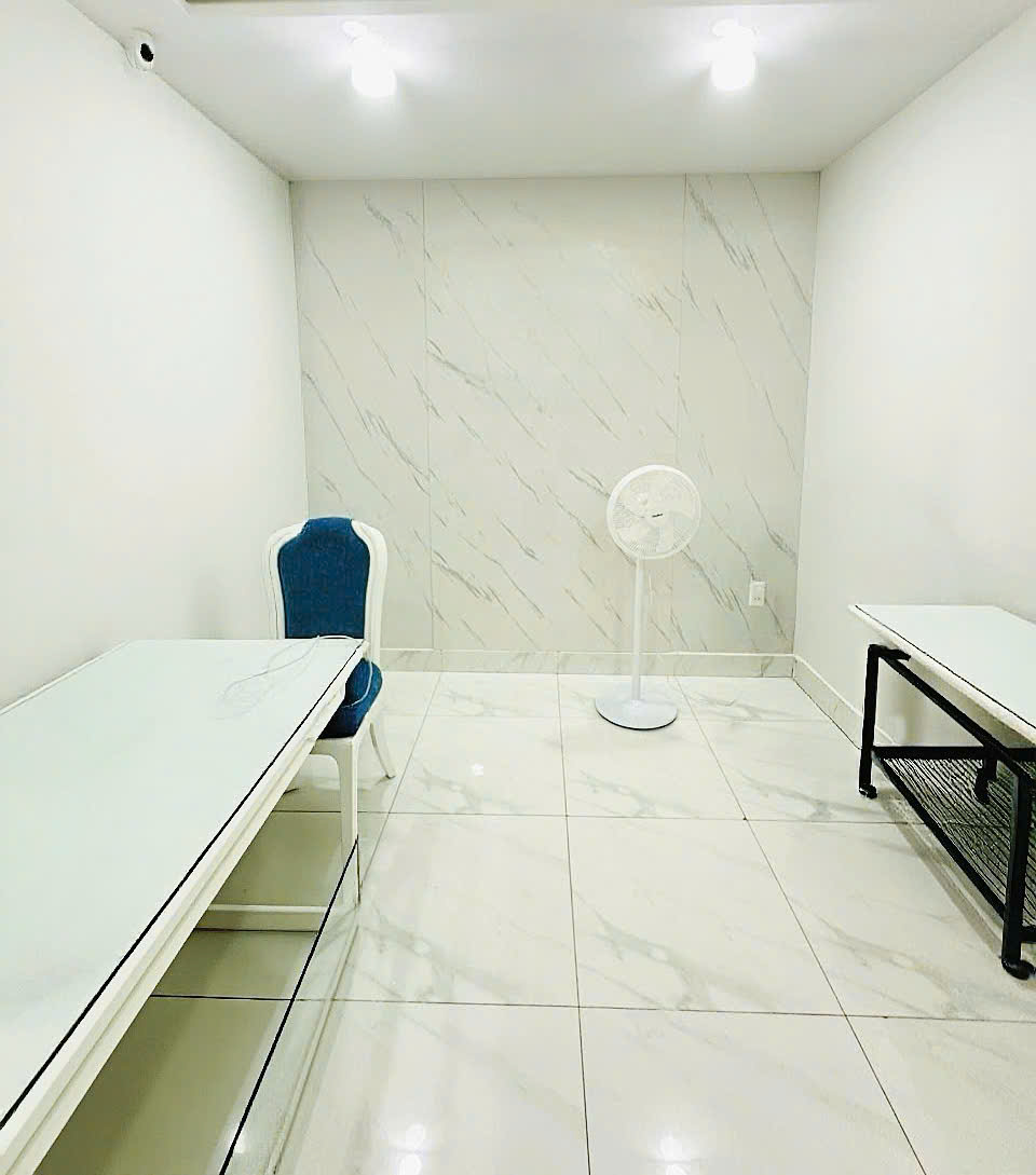 Nhà phố đẹp, cho Spa thuê  2.000usd/tháng - TT Q1, ngay chợ Bến Thành - 4 Tầng, 63m2 – Chỉ 22 tỷ - Đường thông, Ôtô tránh, Có sân đậu ôtô-3