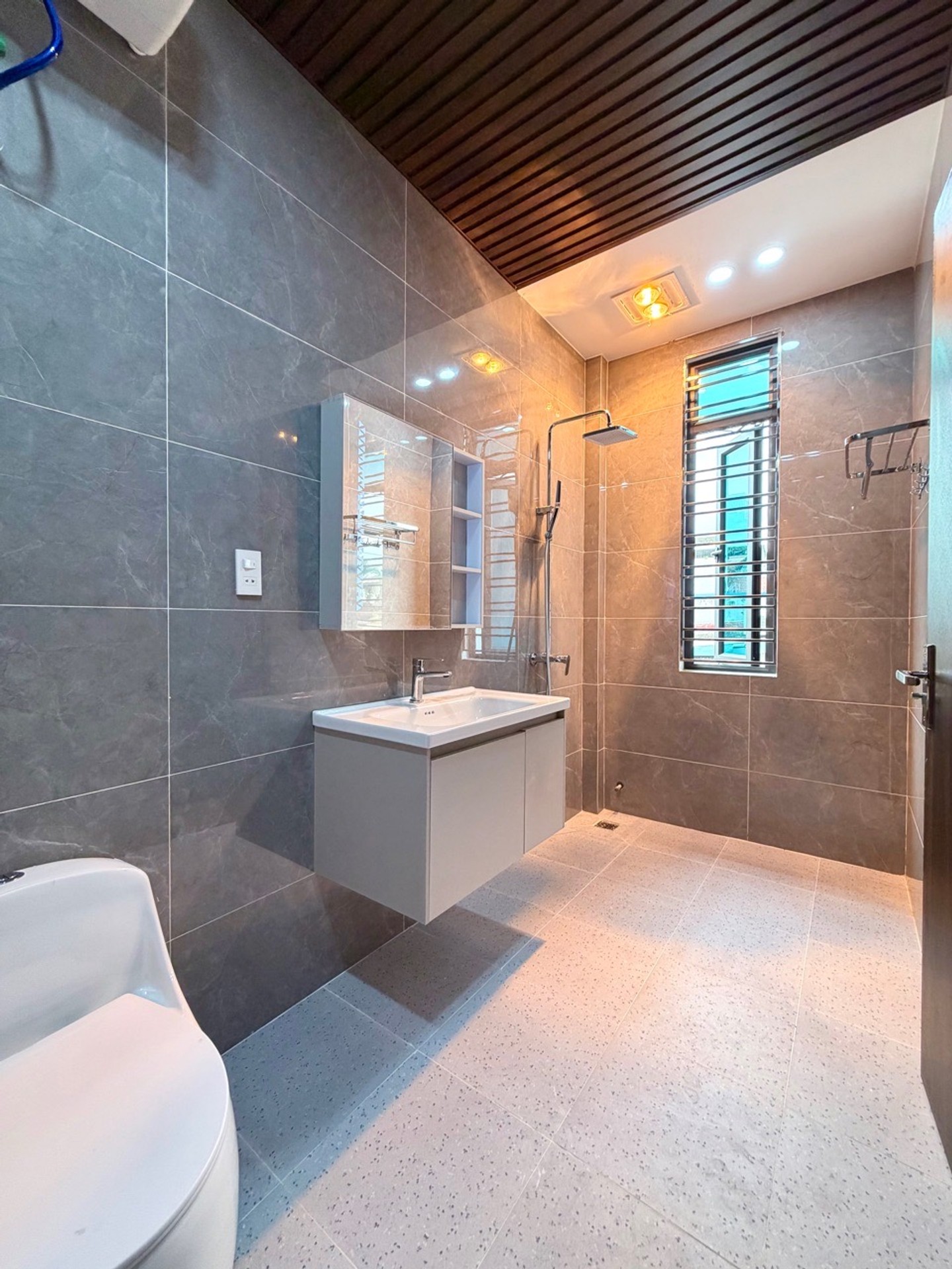 Nhà đẹp xây mới 4 tầng độc lập - 51m2 Hồ Sen, Chợ Hàng-4