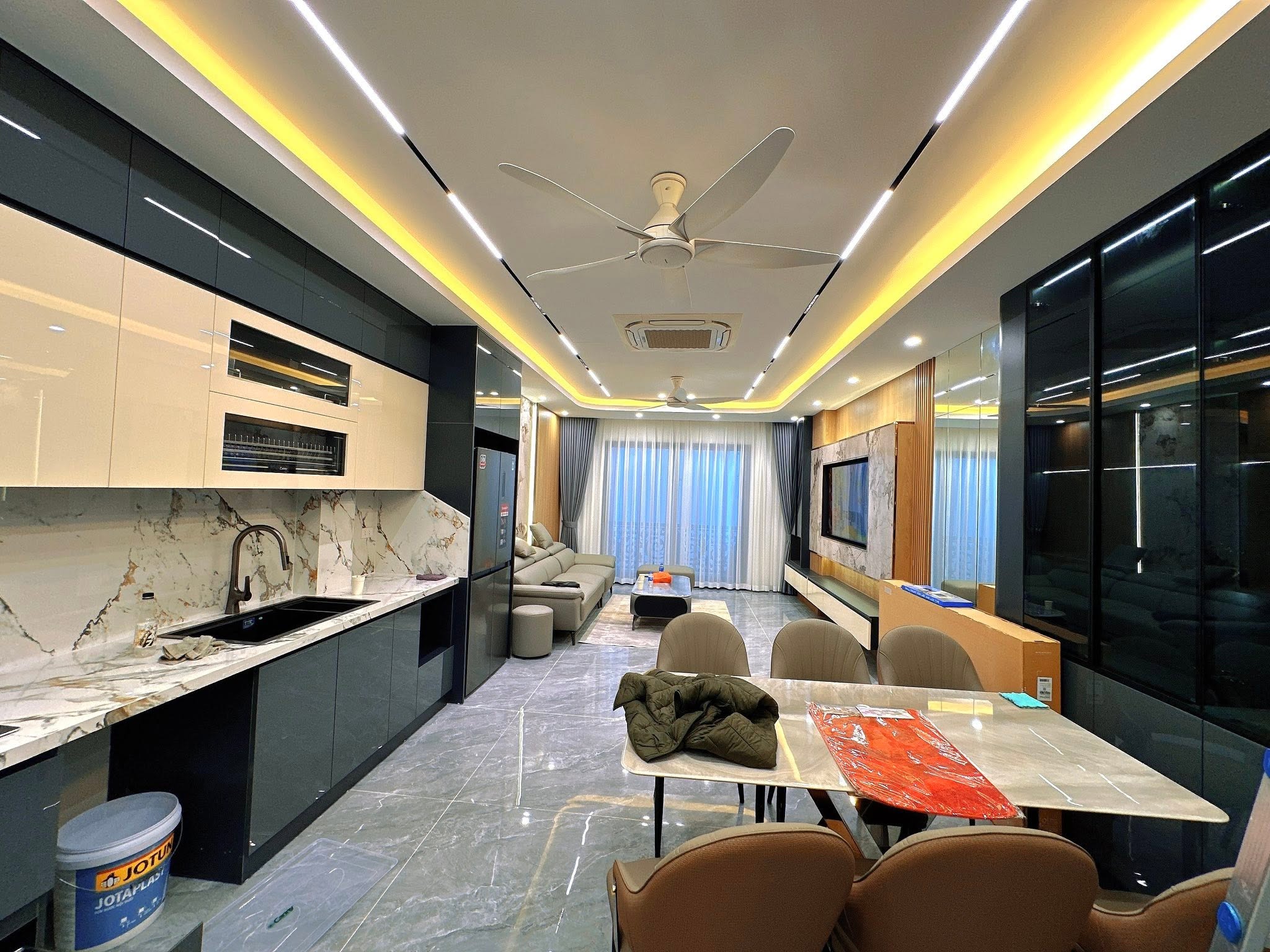 Giảm 3 tỉ! Bán nhà mặt phố Thụy Khuê, 72m2, 7 tầng thang máy, mặt tiền 4.2m, giá 37.8 tỉ, vỉa hè, Kinh doanh