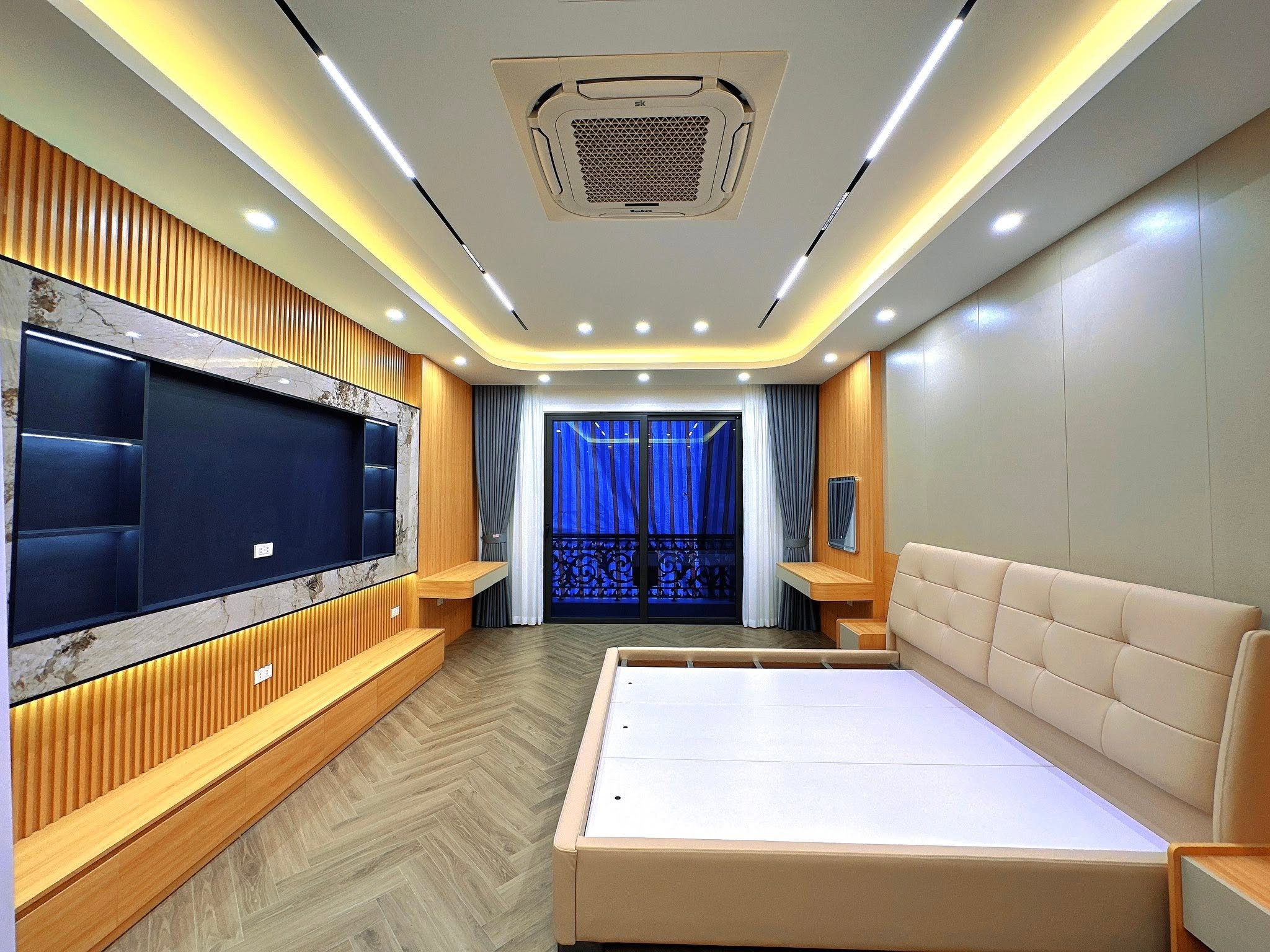 Giảm 3 tỉ! Bán nhà mặt phố Thụy Khuê, 72m2, 7 tầng thang máy, mặt tiền 4.2m, giá 37.8 tỉ, vỉa hè, Kinh doanh