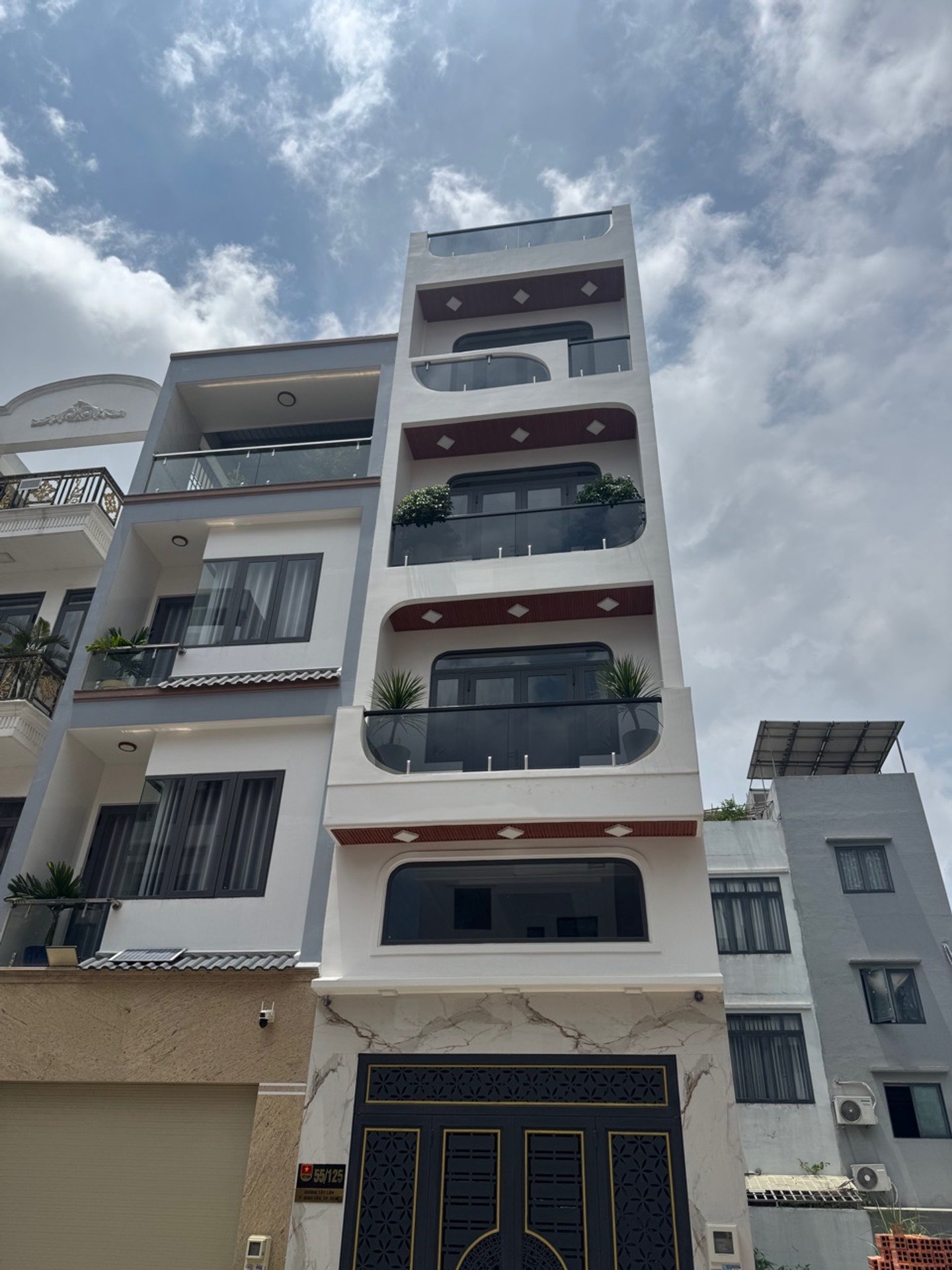 HXH NHÀ   ĐẸP 4 TẦNG -  ĐẸP LUNG LINH - THANG MÁY XỊN SÒ GIÁ CHỈ 8.2 TỶ