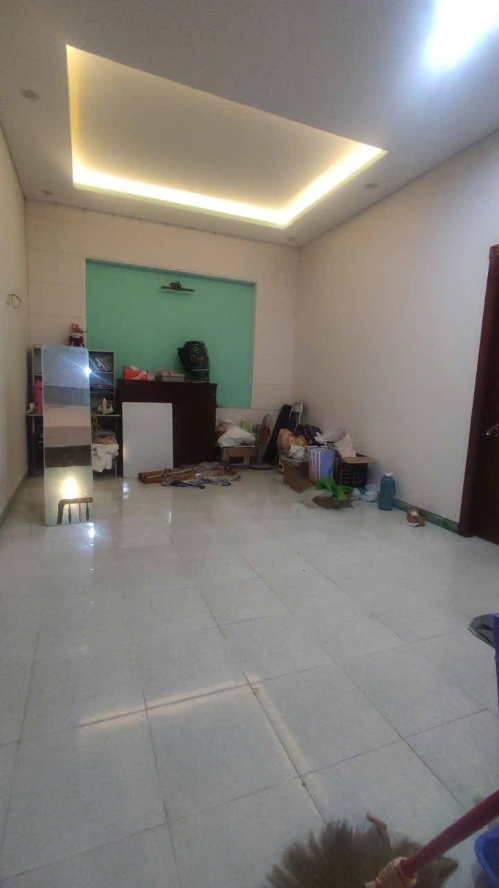 ► Nhà kiệt Hoàng Diệu gần Nguyễn VĂn Linh 85m2, 2 tầng, 3PN, sân rộng, giảm sâu 3.x tỷ