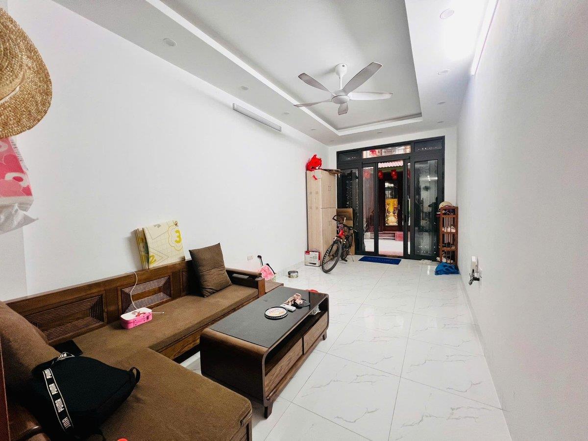 Còn căn duy nhất Xuân La -Ô Tô tránh – kinh doanh –thang máy 52 m 14.7  tỷ