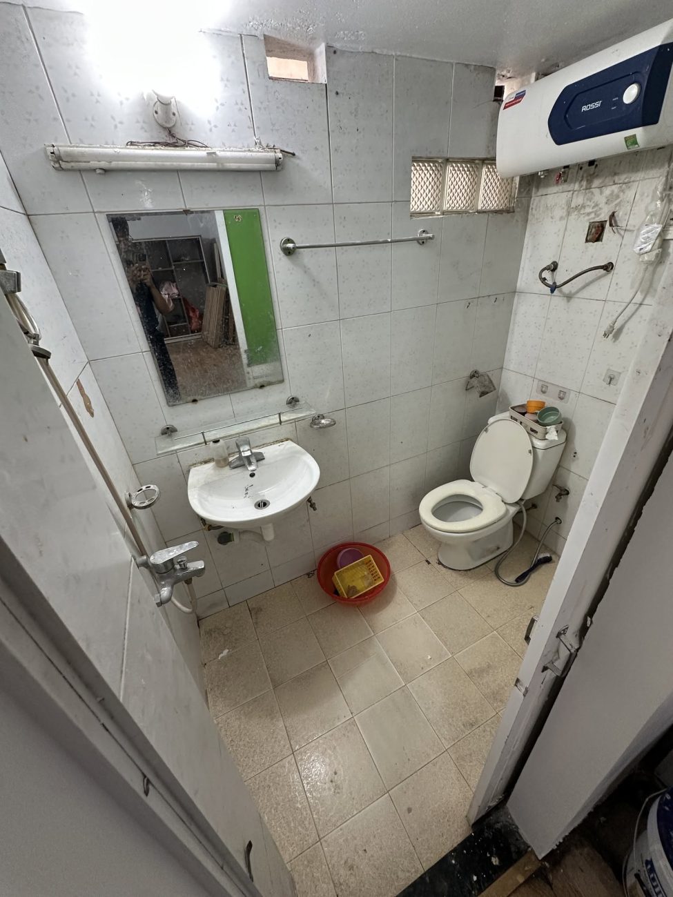 Chính chủ cho thuê nhà mới sơn sửa có gác xép đẹp-3