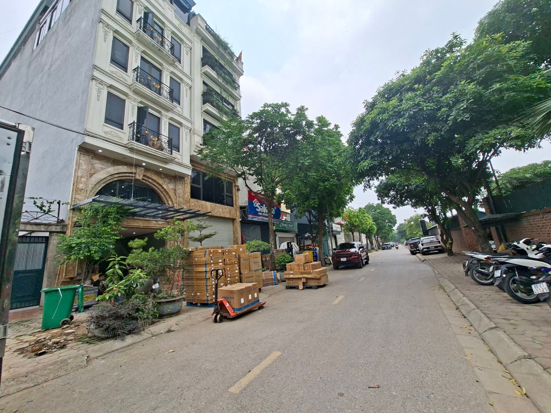 BÁN ĐẤT VIỆT HƯNG 130M2- MẶT PHỐ, NGÃ TƯ ĐƯỜNG- VỊ TRÍ ĐẮC ĐIẠ- 50 Tỷ
