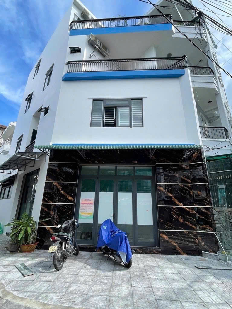 NHÀ BÁN – CĂN GÓC NGÔ ĐỨC KẾ, PHUƯỜNG NHA TRANG ,
Căn góc đẹp, ôm cua 2 mặt tiền rộng 17m, vị trí thoáng, dễ kinh doanh.

Diện tích sàn: 180m² - Giá bán: 11 tỷ (còn thương lượng) -  Liên hệ: 0995588665 Phạm Hải