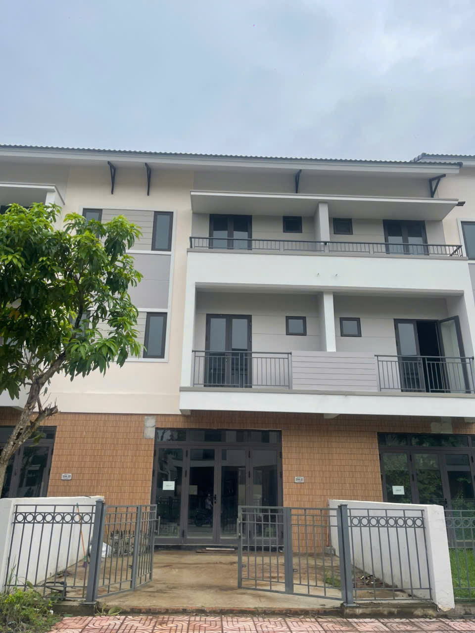 Cắt lỗ 1 căn liền kề 90m² chỉ còn 7,365 tỷ tại Centa City – Mặt tiền 6m, sẵn sàng an cư và đầu tư!