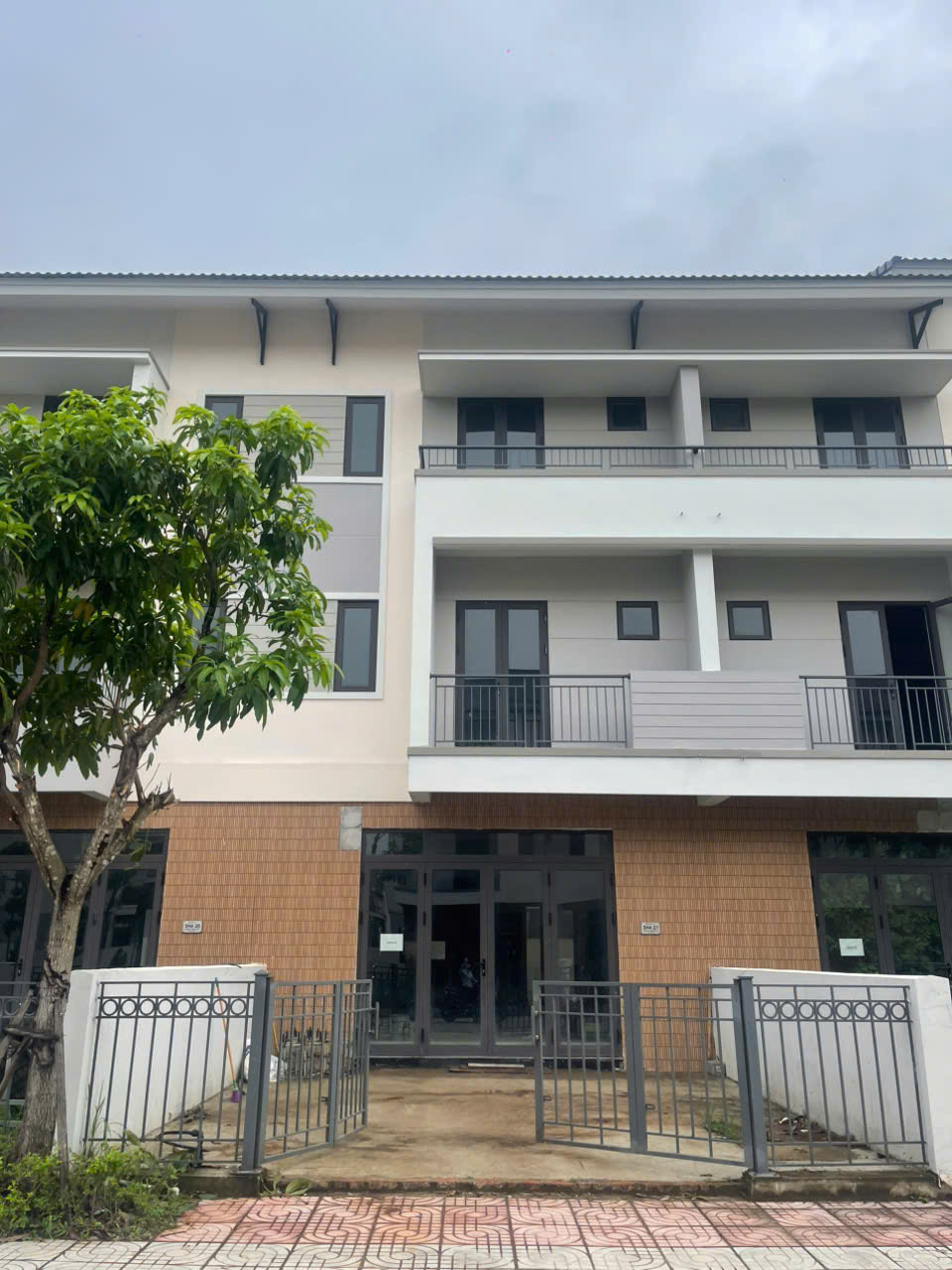 Cắt lỗ 1 căn liền kề 90m² chỉ còn 7,365 tỷ tại Centa City – Mặt tiền 6m, sẵn sàng an cư và đầu tư!