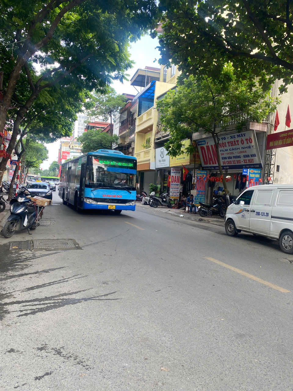 Cho thuê nhà mặt phố Hàng Mã 47m x 5T, lô góc.