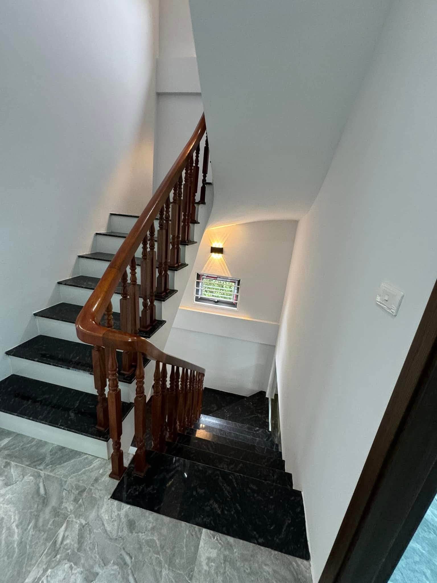 NHÀ MỚI PHỐ PHÚ MỸ, NHÀ CỰC ĐẸP - LÔ GÓC TRƯỚC MẶT THOÁNG - Ô TÔ LÝ THUYẾT
31m2 5 tầng nhỉnh 7 tỷ