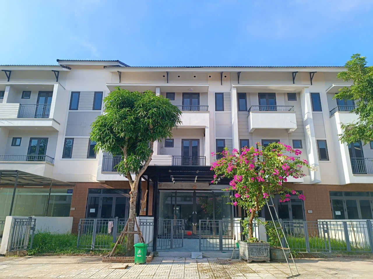 chủ nhà cần bán shophouse 120m2 mà giá nhỉnh 8 tỷ